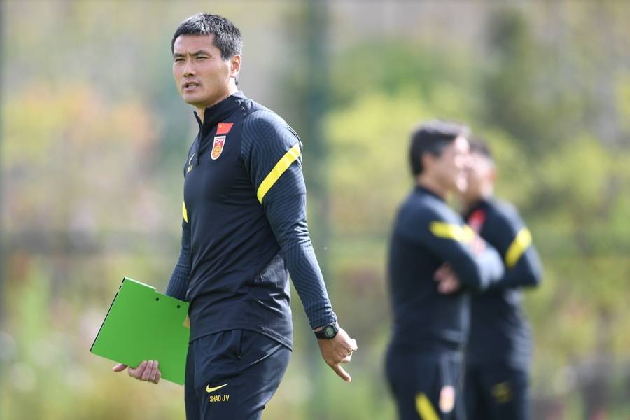 全球选聘四个月<strong></p>
<p>数字货币银行</strong>,招来只有一年执教经历的本土教练,国足新帅竟是邵佳一