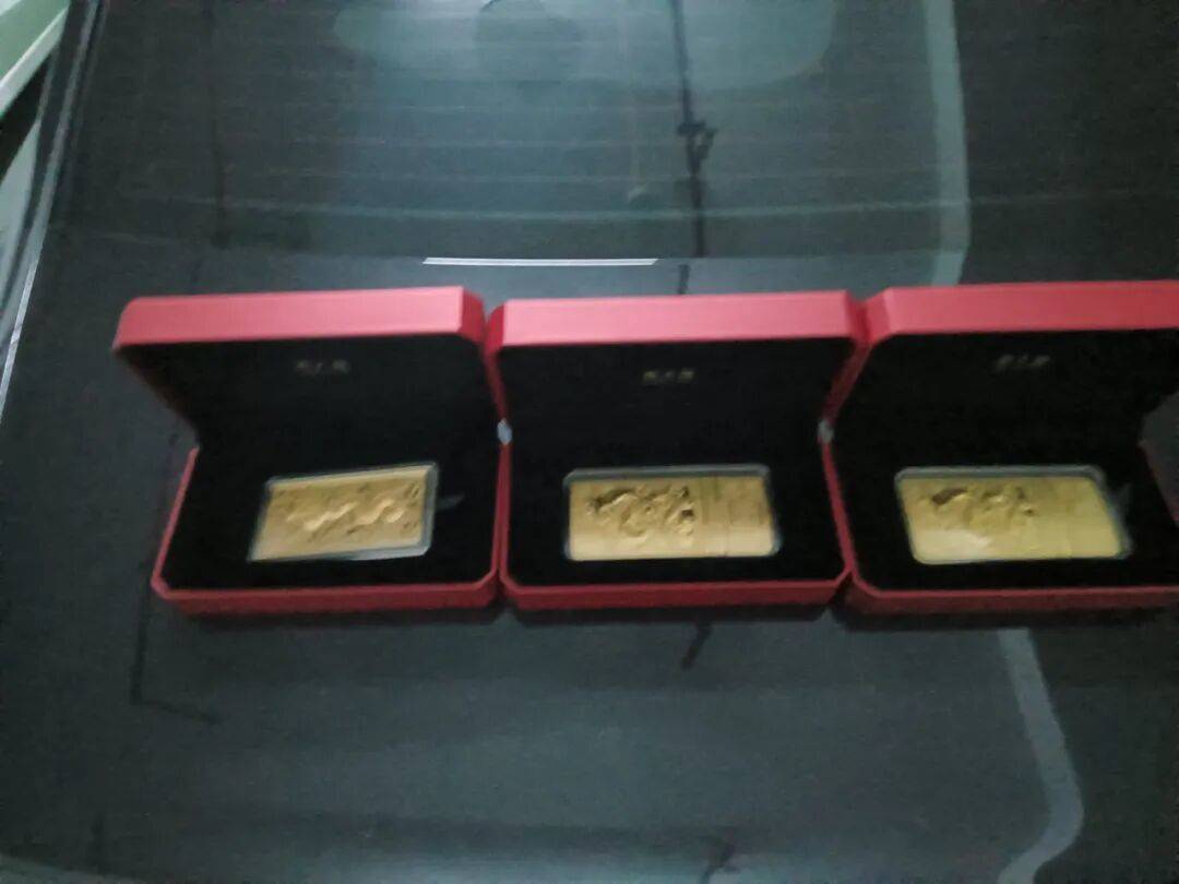 股市套现170万元后<strong></p>
<p>数字货币群</strong>,杭州男子豪购300克金条!老板当场报警……