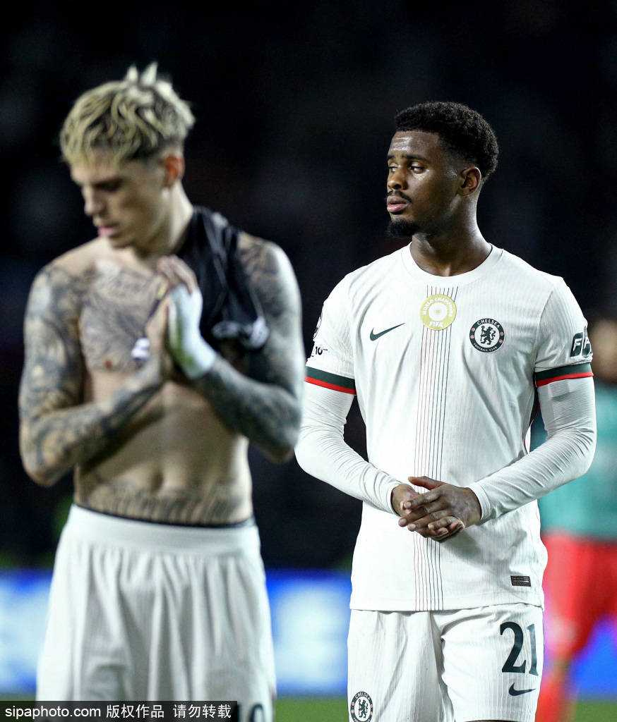 少儿不宜<strong></p>
<p>数字货币群</strong>!张玉宁与对方球员冲突背后的故事与战术解读