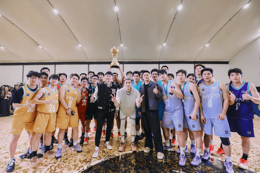 复旦、交大、同济等八大高校集结<strong></p>
<p>数字货币群</strong>,得物App“新生杯”篮球赛首战上海