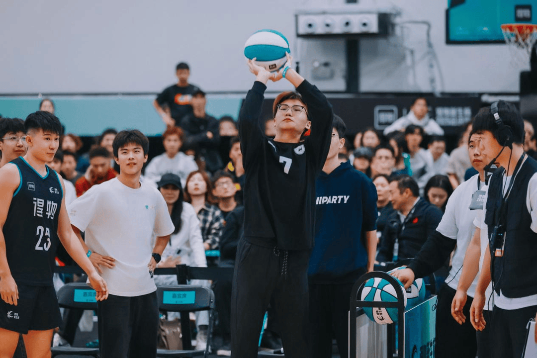 复旦、交大、同济等八大高校集结<strong></p>
<p>数字货币群</strong>,得物App“新生杯”篮球赛首战上海