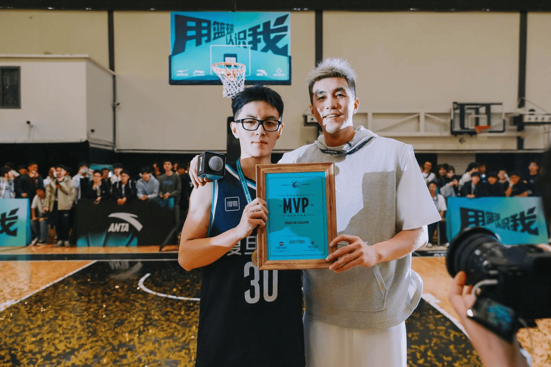 复旦、交大、同济等八大高校集结<strong></p>
<p>数字货币群</strong>,得物App“新生杯”篮球赛首战上海