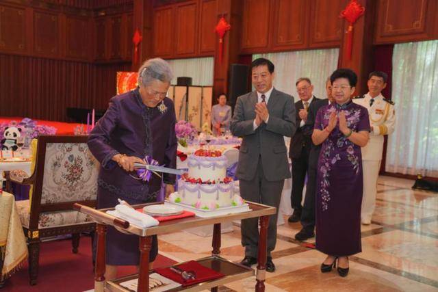 连续有两位国王访华<strong></p>
<p>数字货币群</strong>,其中一位是建交以来首访,证明了什么?