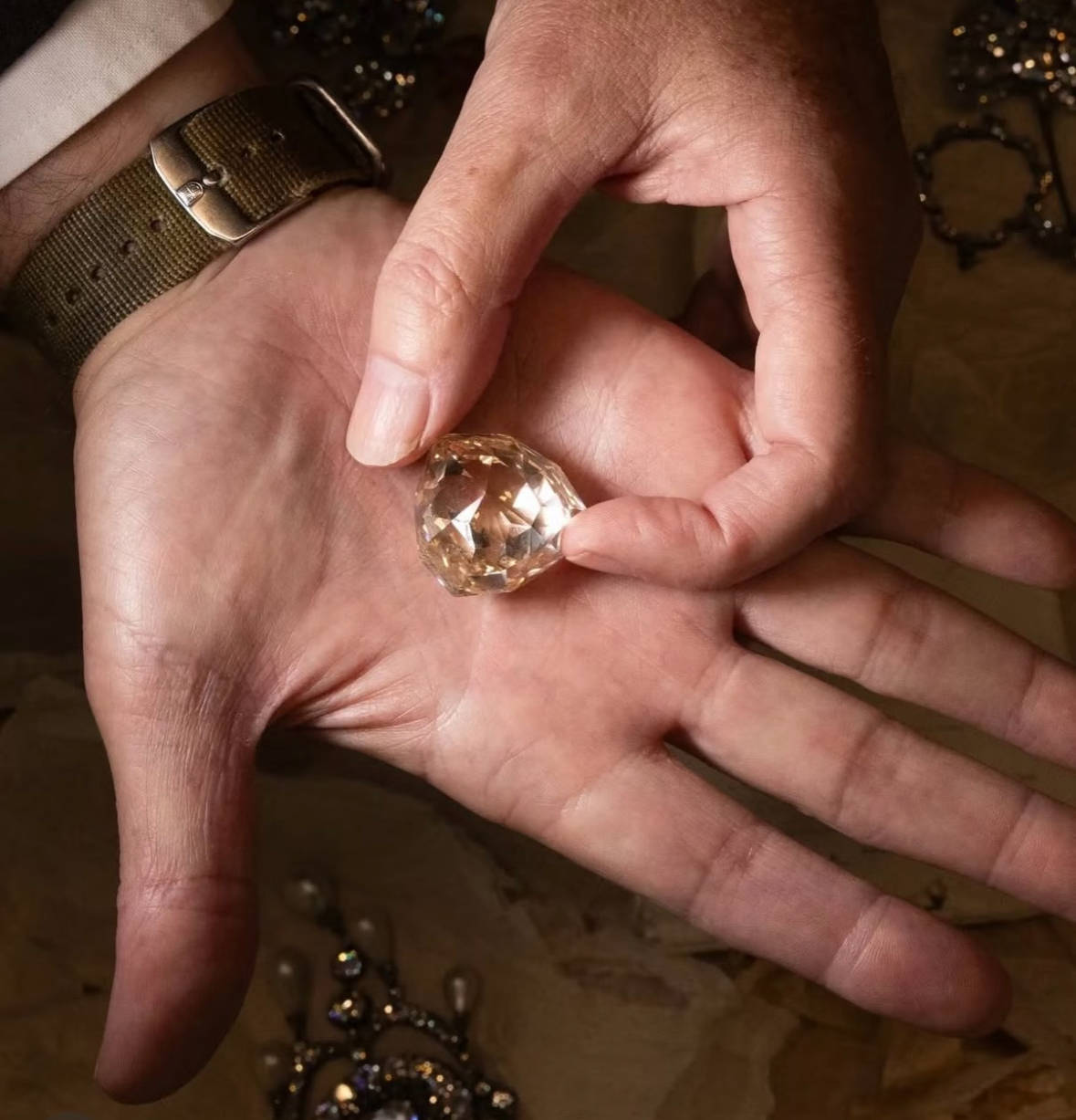 失踪百年的欧洲王室诅咒之钻重现<strong></p>
<p>数字货币系统</strong>，背后藏着一位忠贞皇后的惊人布局