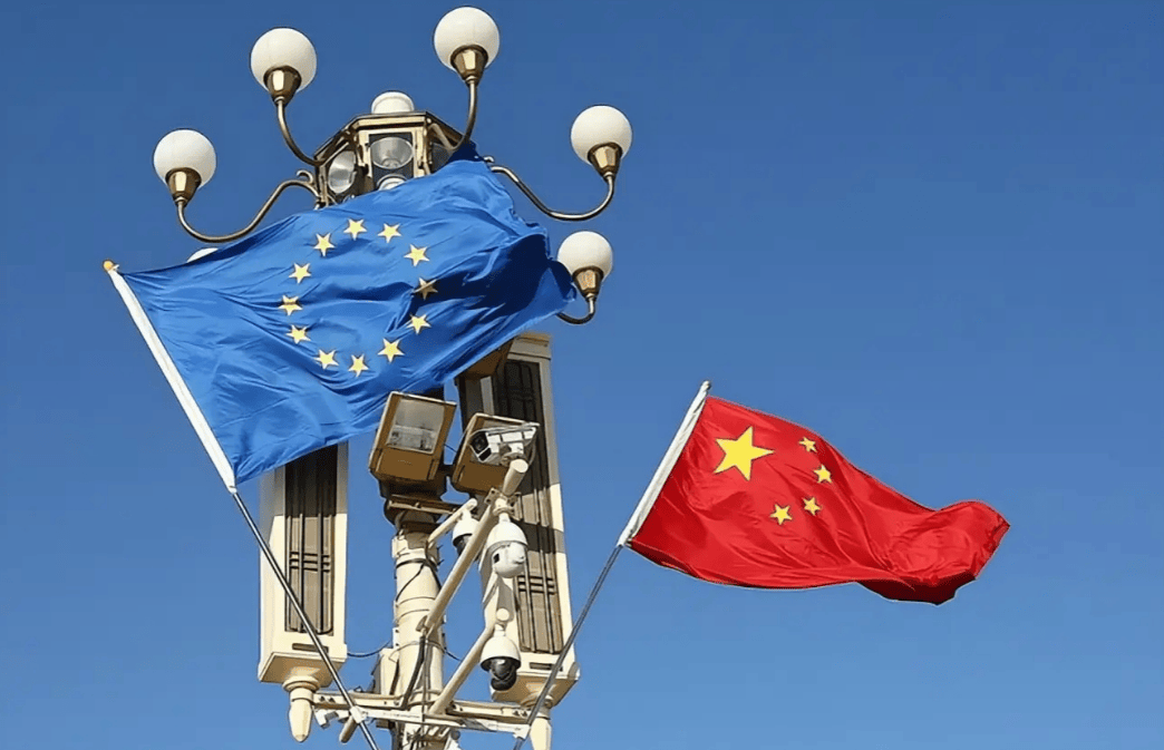 英媒破防<strong></p>
<p>关于数字货币</strong>，驳斥中国人看不起欧洲，像“年老色衰的妃子”不接受被美国“帝王”抛弃