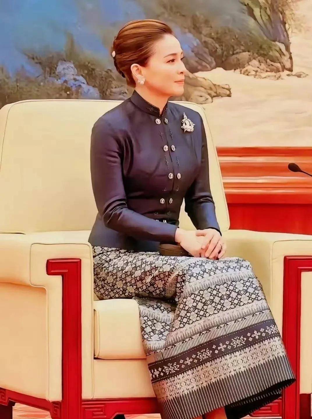 泰国王后访华“穿搭九宫格”出圈<strong></p>
<p>数字货币央行</strong>,隆重珠宝展现用心诚意