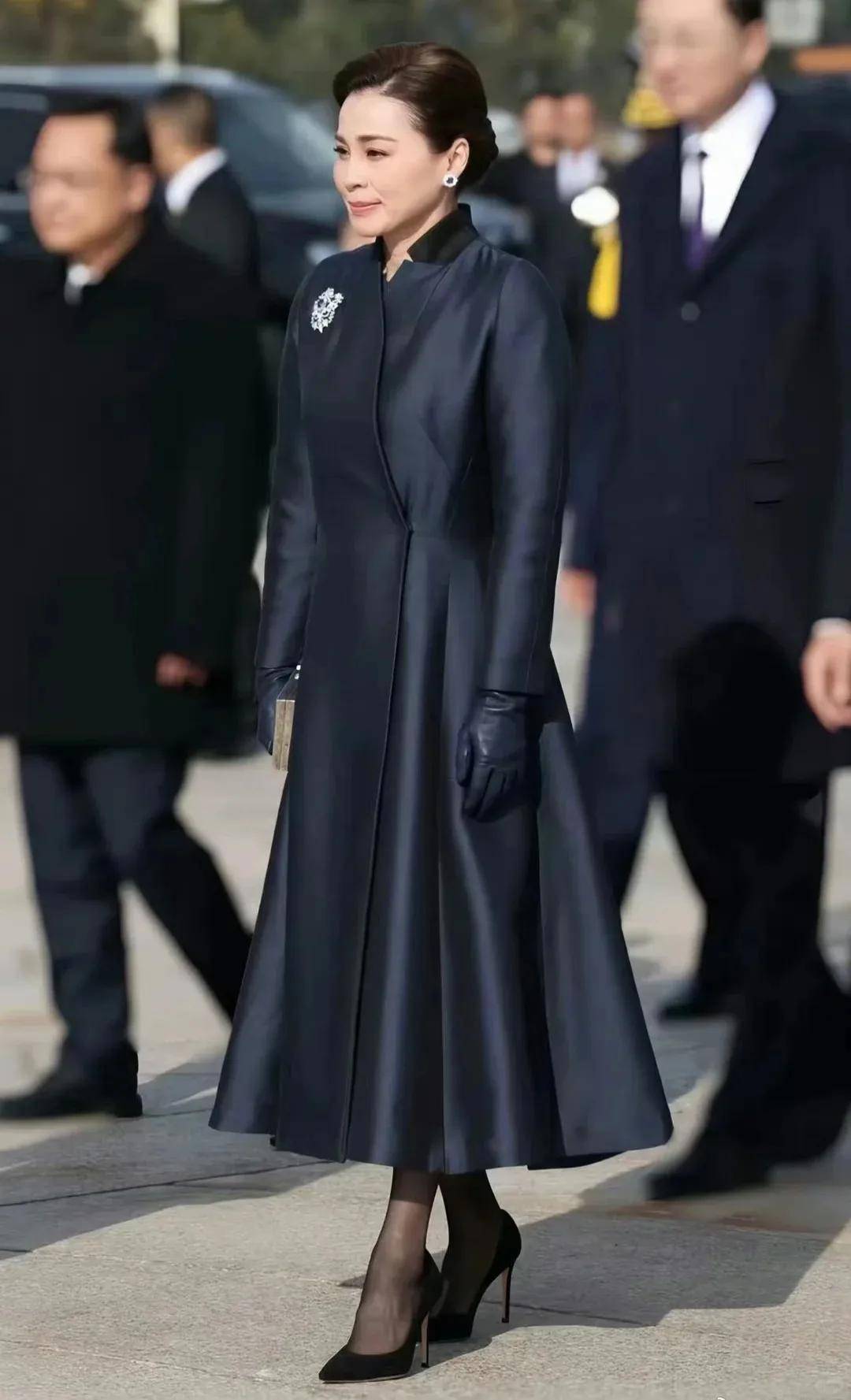 泰国王后访华“穿搭九宫格”出圈<strong></p>
<p>数字货币央行</strong>,隆重珠宝展现用心诚意