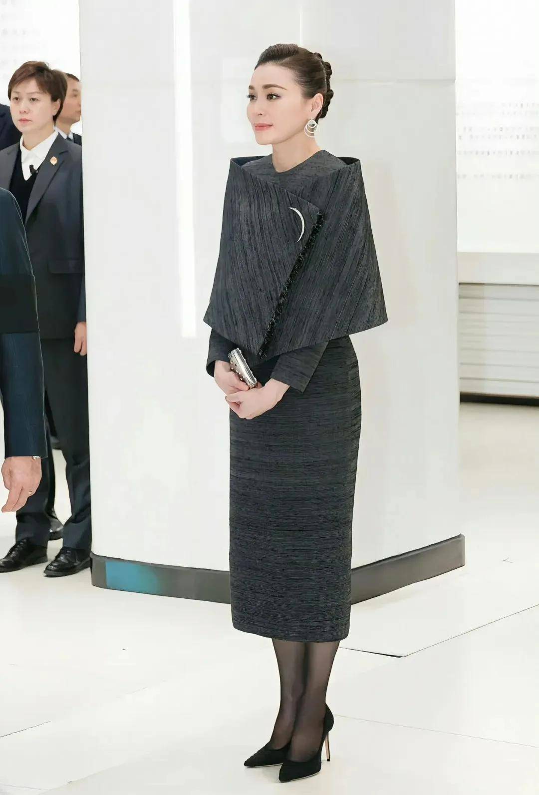 泰国王后访华“穿搭九宫格”出圈<strong></p>
<p>数字货币央行</strong>,隆重珠宝展现用心诚意