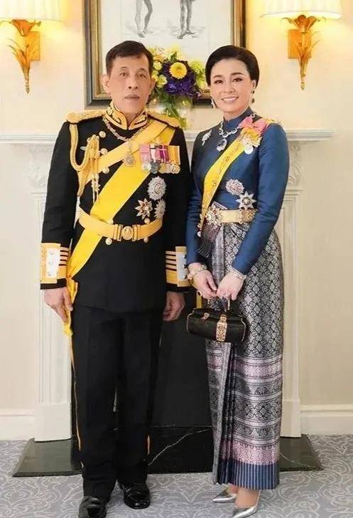 泰国王后访华“穿搭九宫格”出圈<strong></p>
<p>数字货币央行</strong>,隆重珠宝展现用心诚意