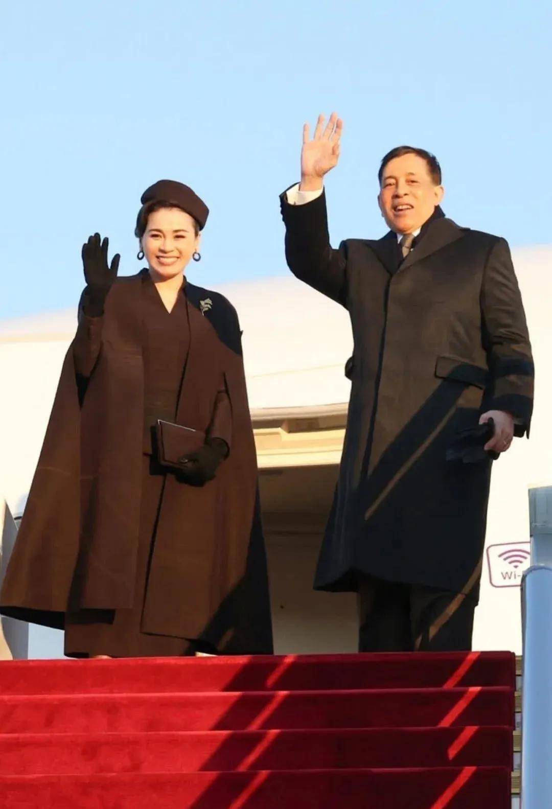 泰国王后访华“穿搭九宫格”出圈<strong></p>
<p>数字货币央行</strong>,隆重珠宝展现用心诚意