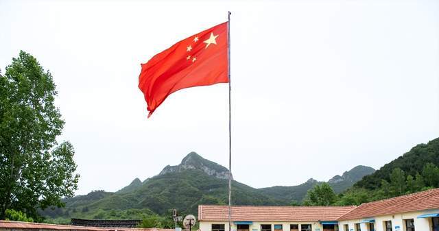 “民族英雄”泽连斯基的背后<strong></p>
<p>数字货币交易app</strong>，站着一大批中国人