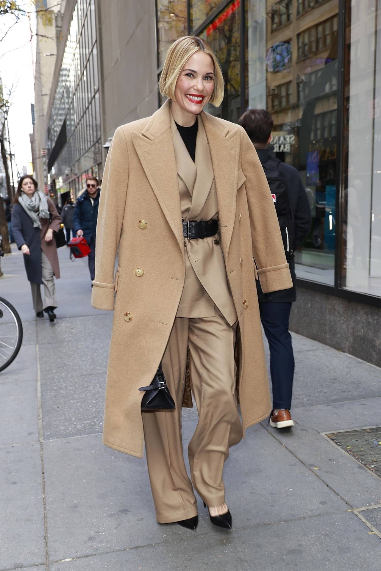 巩俐、梅姨、高圆圆...Power女性冬天少不了一件驼色大衣<strong></p>
<p>数字货币怎么交易</strong>!