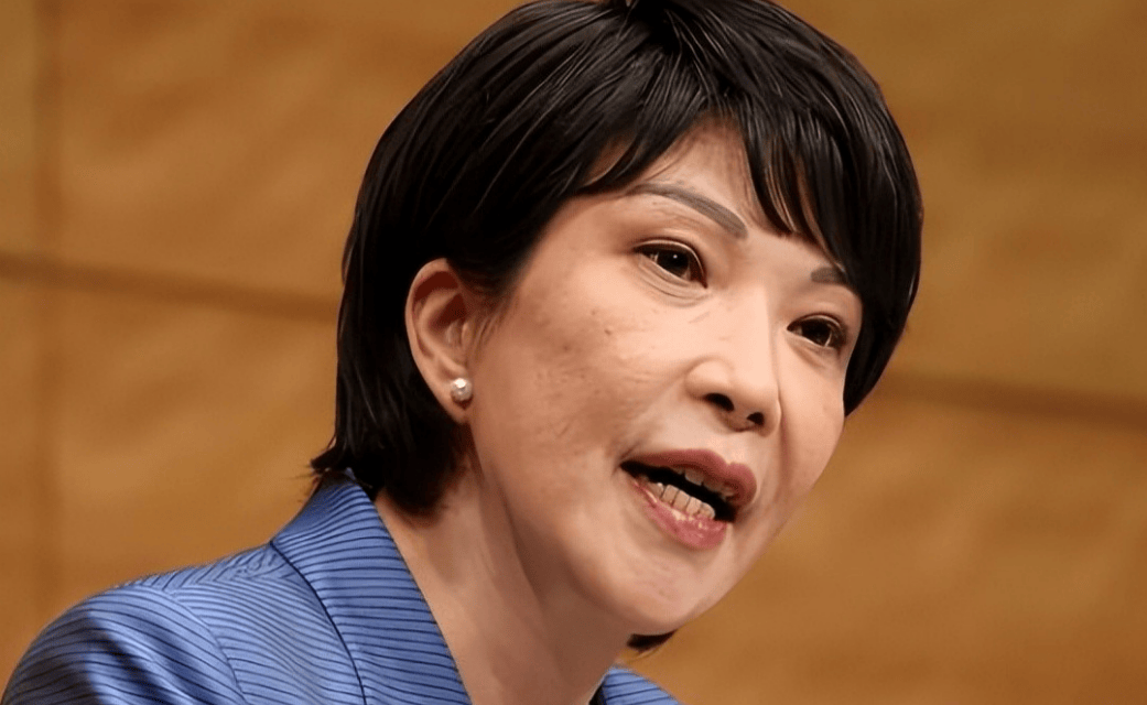 前首相声称高市已经“认输”，日防务大臣却还在拿导弹施压，解放军点出日本灭亡之道