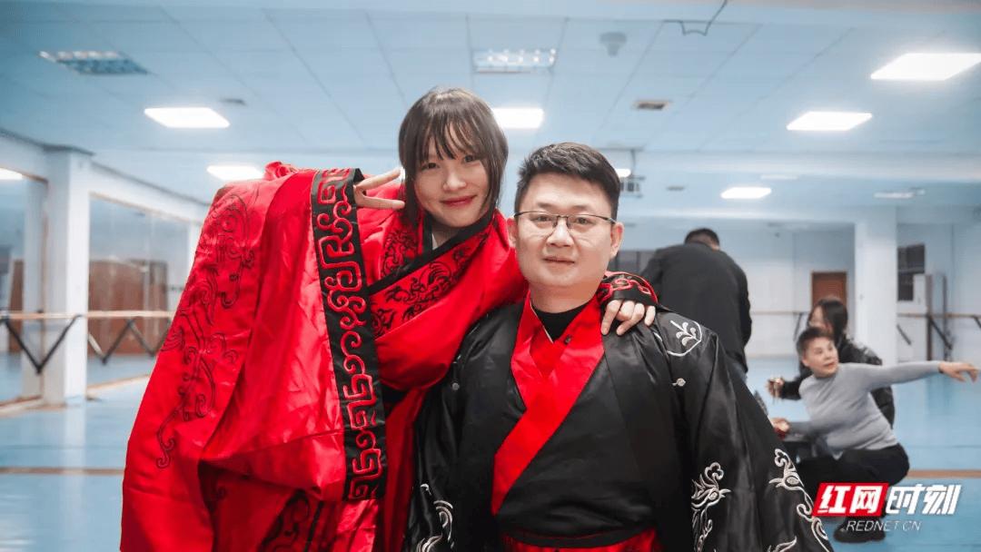 汶川地震被救起的女孩<strong></p>
<p>数字货币期货</strong>,17年后和救她的军人结婚了