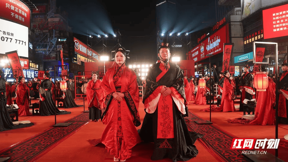 汶川地震被救起的女孩<strong></p>
<p>数字货币期货</strong>,17年后和救她的军人结婚了