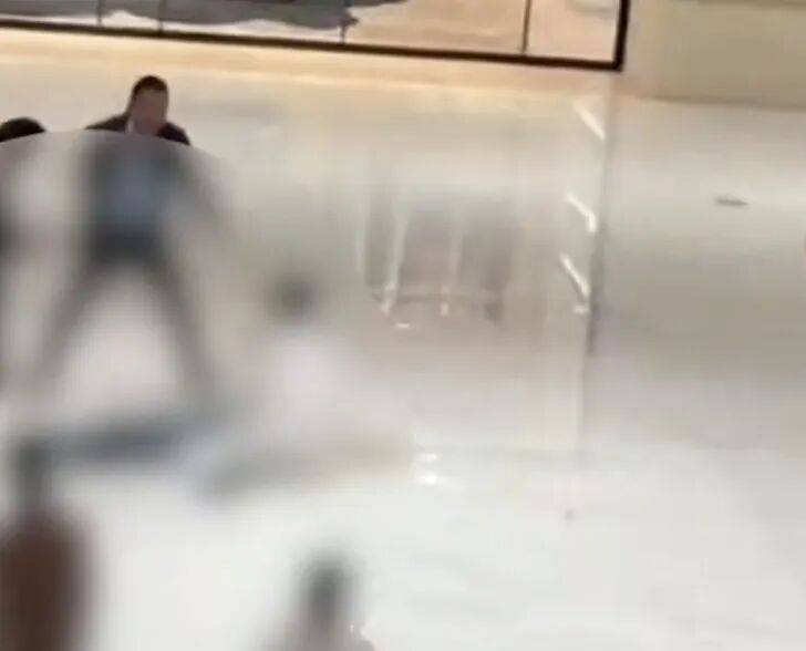 安徽合肥银泰中心发生一起坠楼事件<strong></p>
<p>数字货币期货</strong>，商场称“派出所第一时间到场”，警方回应