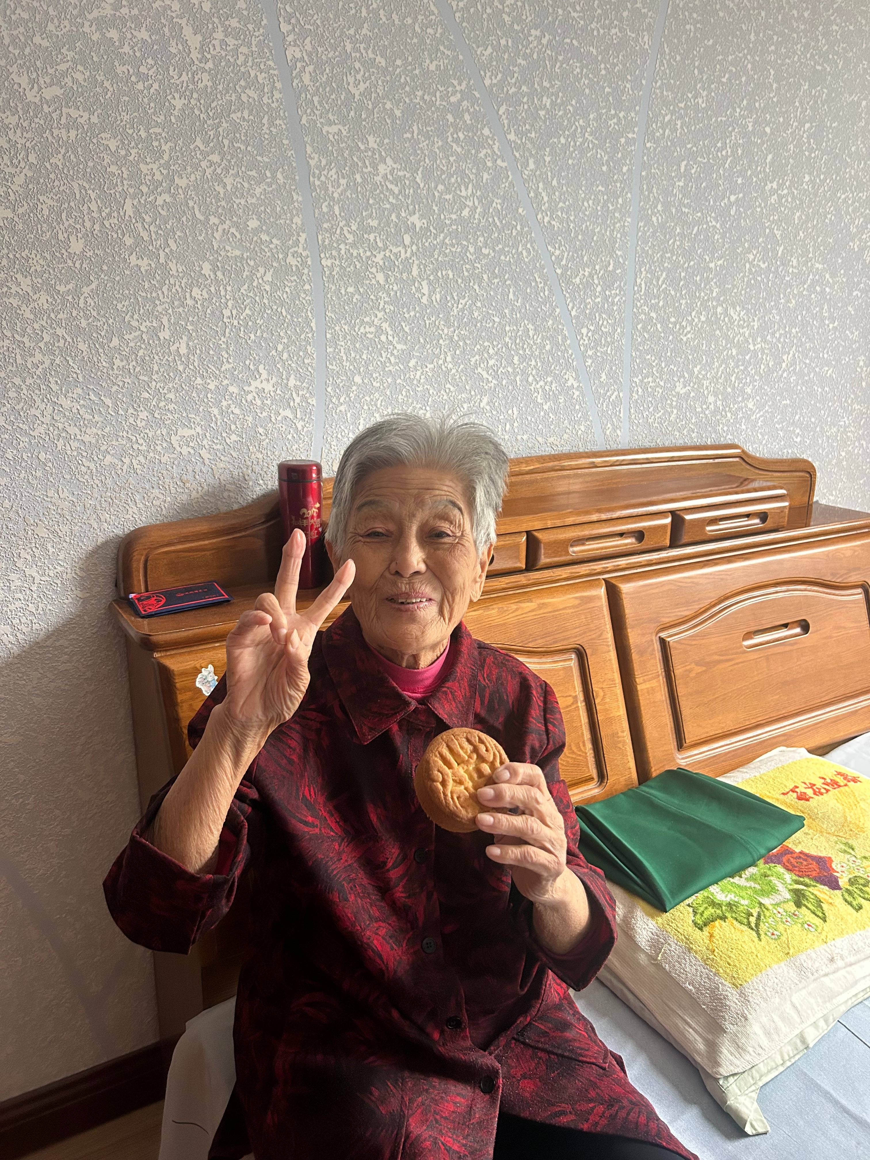 女子晒照对比奶奶自爷爷去世9个月后变化：再也不是时髦的老太太了<strong></p>
<p>cdc数字货币</strong>，评论区泪目