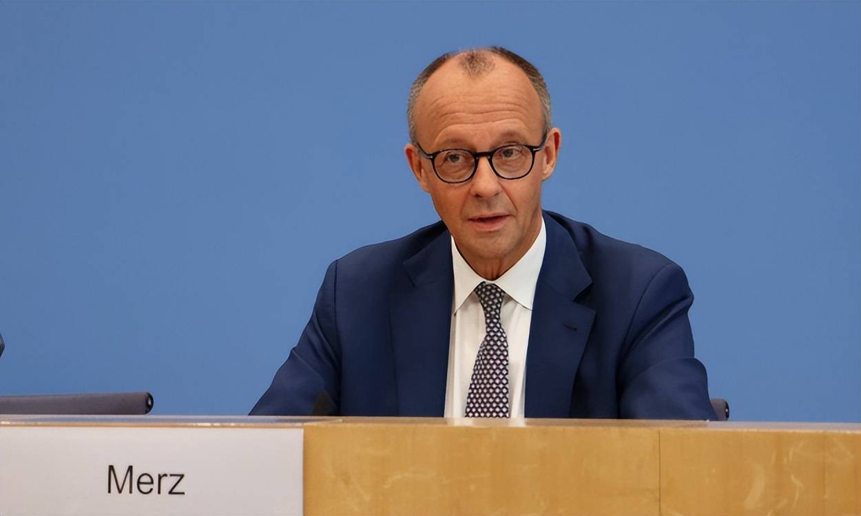 事情闹大了!俄军发射导弹<strong></p>
<p>数字货币期权</strong>,乌克兰大坝被炸断,泽连斯基向美欧求助,特朗普直接把话说透