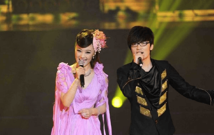 考古|玖月奇迹被曝已复婚<strong></p>
<p>数字货币期权</strong>,王小玮疑似怀孕小腹隆起,为何两人至今不同台演出?