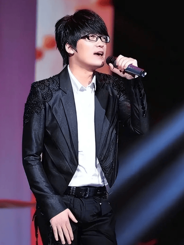 考古|玖月奇迹被曝已复婚<strong></p>
<p>数字货币期权</strong>,王小玮疑似怀孕小腹隆起,为何两人至今不同台演出?