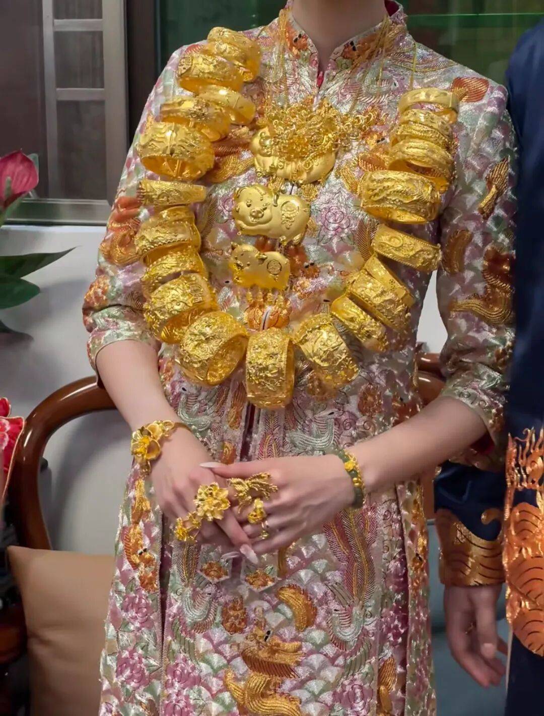 潮汕老板卖0.1克黄金<strong></p>
<p>炒数字货币</strong>,今年已进账62亿