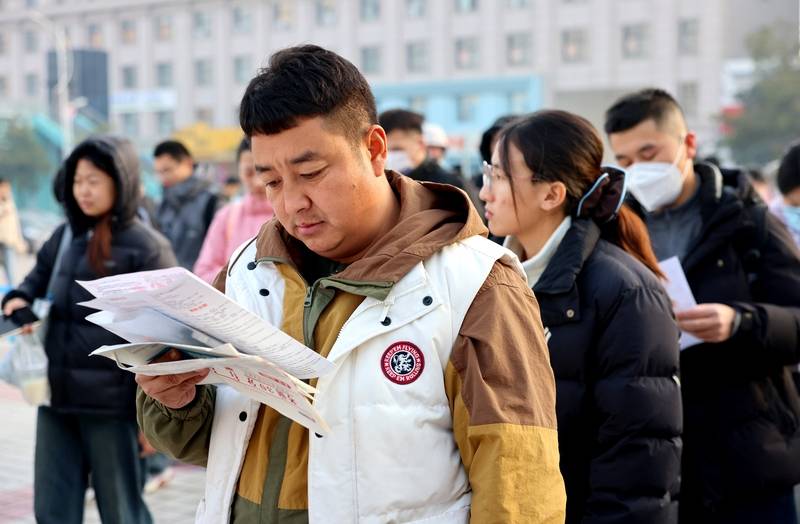 中年失业的地产人<strong></p>
<p>央行发行数字货币</strong>,挤进考公“复活赛”