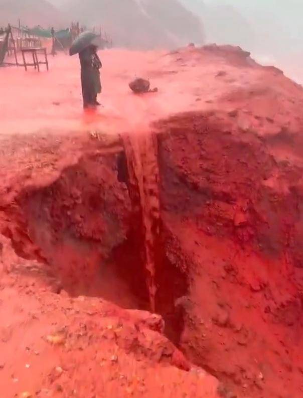 罕见!伊朗霍尔木兹岛遭遇强降雨<strong></p>
<p>数字货币应用</strong>,部分海域变成“血色海洋”