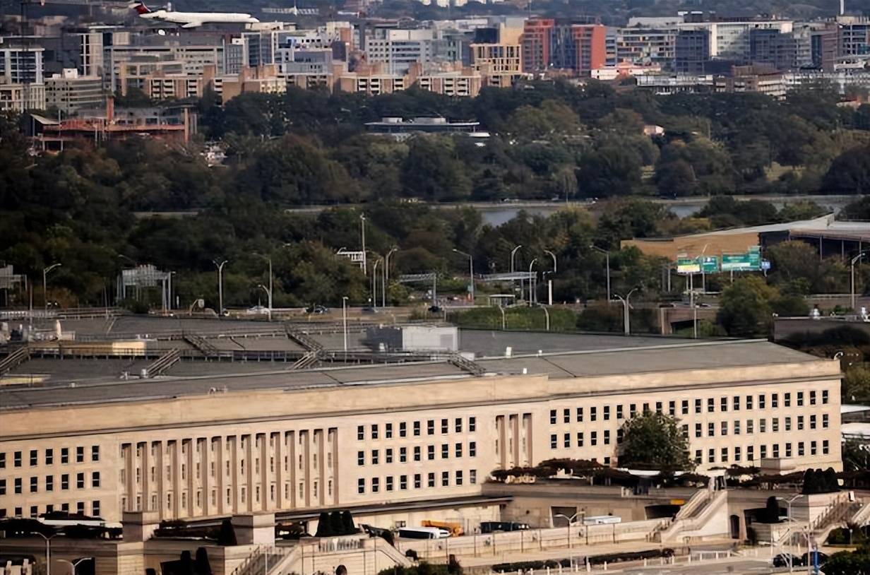 一百枚导弹从天而降，美军发起斩首行动，特朗普一声令下，局势严峻