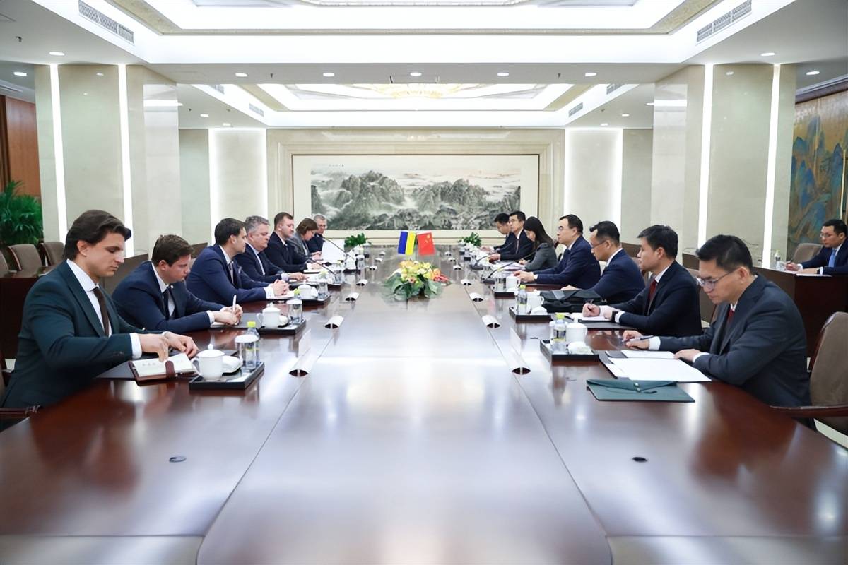 泽连斯基终于点头<strong></p>
<p>数字货币查询</strong>，称乌克兰军队可以撤军顿巴斯，符合美俄诉求！普京向欧洲抛出橄榄枝