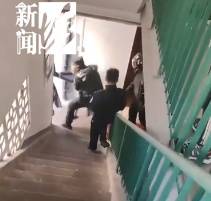 日日惊恐<strong></p>
<p>数字货币走势</strong>！上海夫妻持斧逐户砍砸邻居家门！居民：多年噩梦...