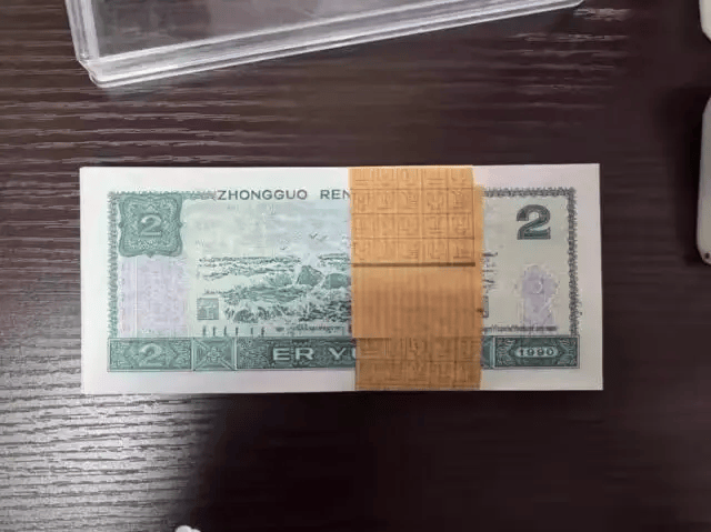 1万多张2元面值人民币被拍卖<strong></p>
<p>数字货币的价值</strong>，最终以83.16万元成交！