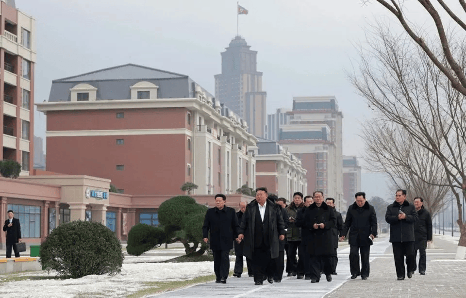 朝鲜“万套住宅”震撼亮相<strong></p>
<p>币安数字货币</strong>，金正恩莅临现场指导感叹：潮流之作