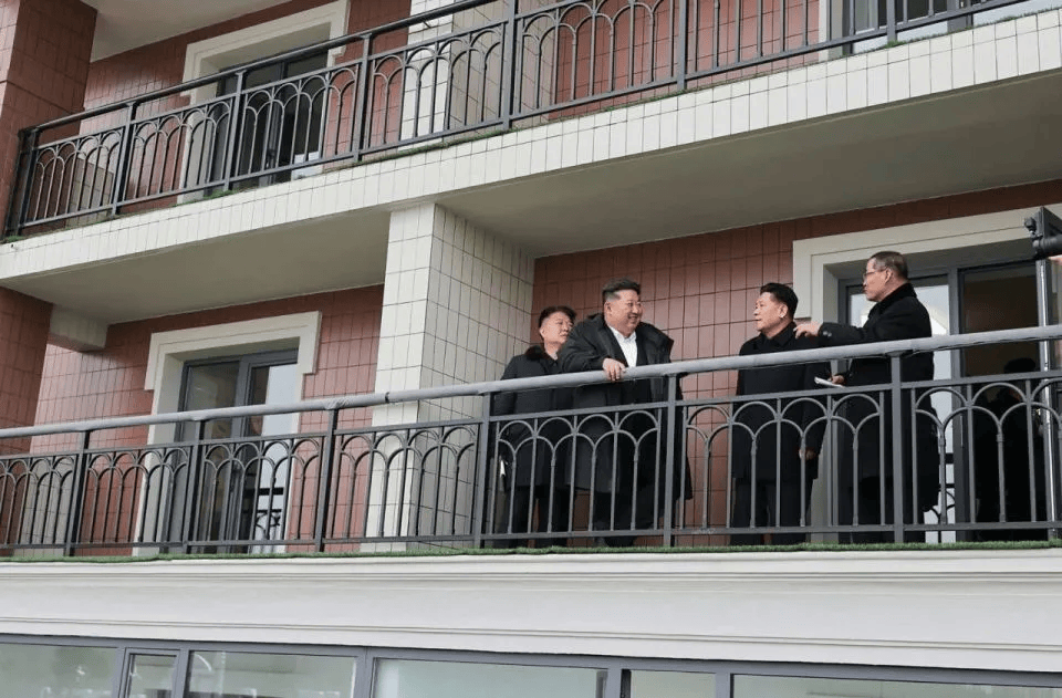 朝鲜“万套住宅”震撼亮相<strong></p>
<p>币安数字货币</strong>，金正恩莅临现场指导感叹：潮流之作