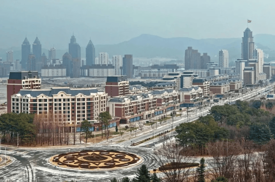 朝鲜“万套住宅”震撼亮相<strong></p>
<p>币安数字货币</strong>，金正恩莅临现场指导感叹：潮流之作