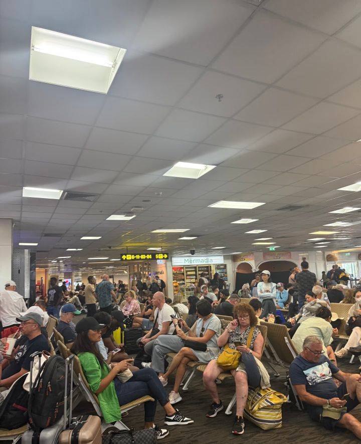 突发！印客机在泰国普吉硬着陆后前轮脱落<strong></p>
<p>数字货币暴跌</strong>，跑道受损机场临时关闭，多趟航班延误或取消，普吉领办：已与机场沟通，妥善安排滞留中国旅客