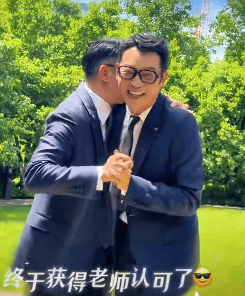 沙溢瘦到都认不出！穿西装秀大长腿<strong></p>
<p>十大数字货币</strong>，与“法拉利大叔” 许文飙同框跳舞，网友惊呼颜值回归：军艺校草不是吹的