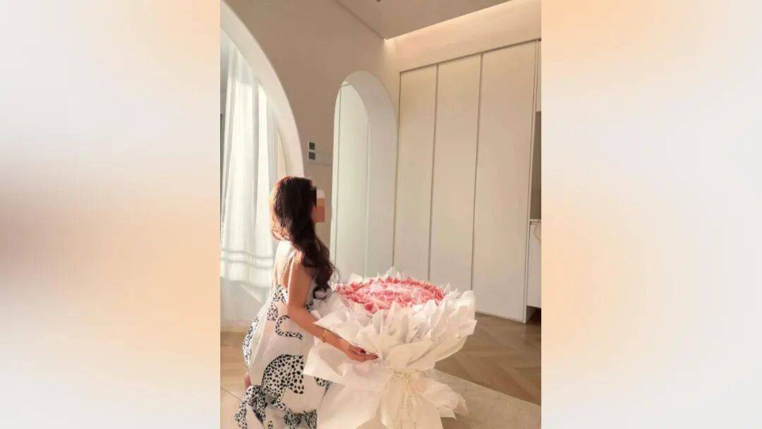 25岁海归男子恋上浙江离异老板娘<strong></p>
<p>数字货币空投</strong>，分手后追讨12万：每个月给她点外卖都要五六千，对方却没转过一分钱，每次转账还要写自愿赠与，准备起诉